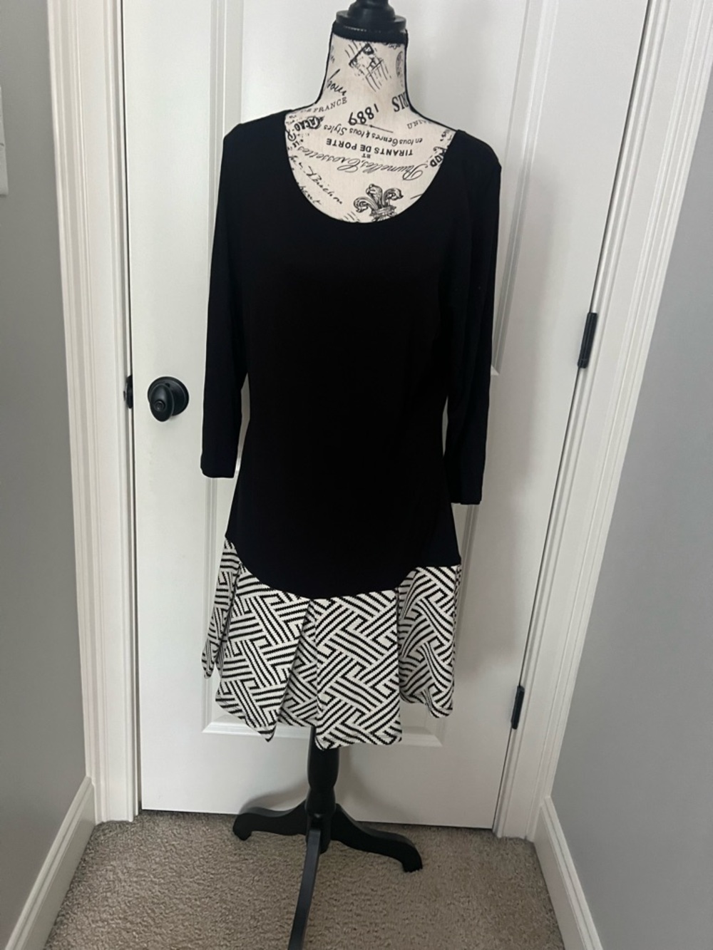 VENUS Black Midi Dress with Black-and-White Geometric Hem